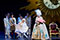 Le nozze di Figaro Fenja Lukas, Anna Ala&#x300;s i Jove&#x301;, Erica Eloff, Opernchor  © Herwig Prammer