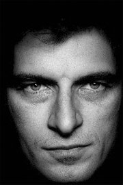  Daniel Doujenis © 